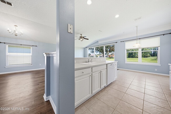 Building Photo - 1380 Fairway Village Dr