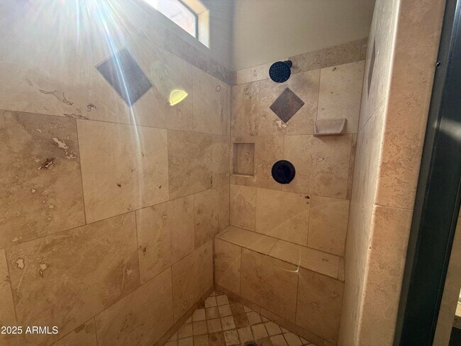 Building Photo - 3803 E Grandview Rd