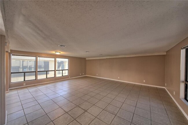 Building Photo - 5804 Circulo Dr