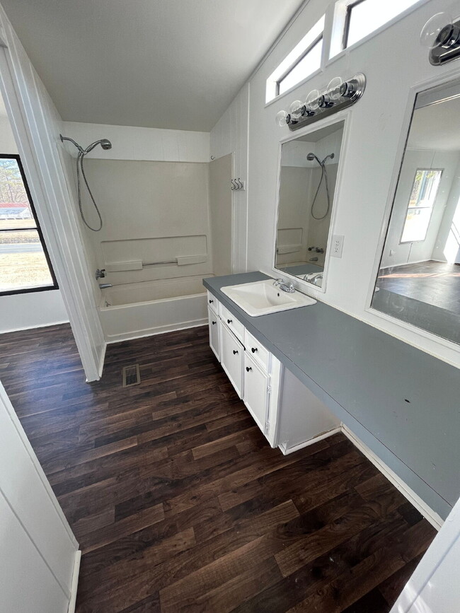 Building Photo - 2 Bedroom, 2 Bathroom Singlewide in Shady Creek Mobile Estates *LAWN CARE INCLUDED* Pikeville sch...