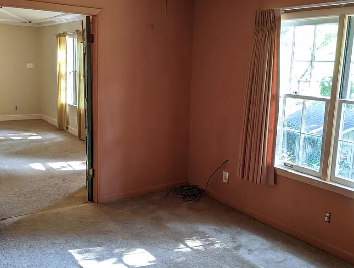 Building Photo - 3810 Kenwood Ave