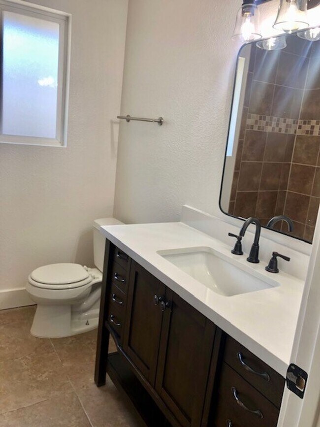 Building Photo - Nice 3 bed, 2 bath home in Carmichael