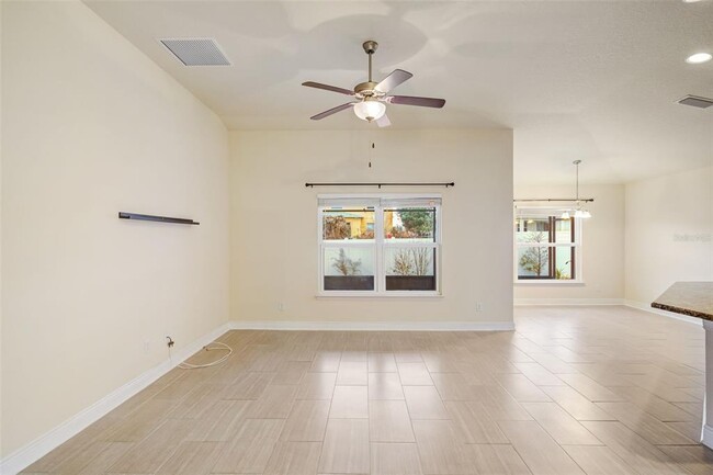 Building Photo - 1130 Sabine Ln