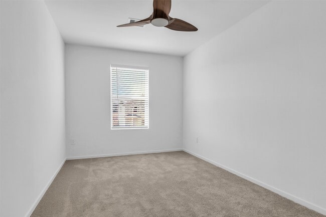 Building Photo - 25344 Carnation Ct