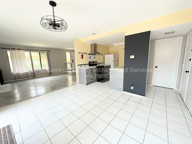 Building Photo - 955 Lamark Ln