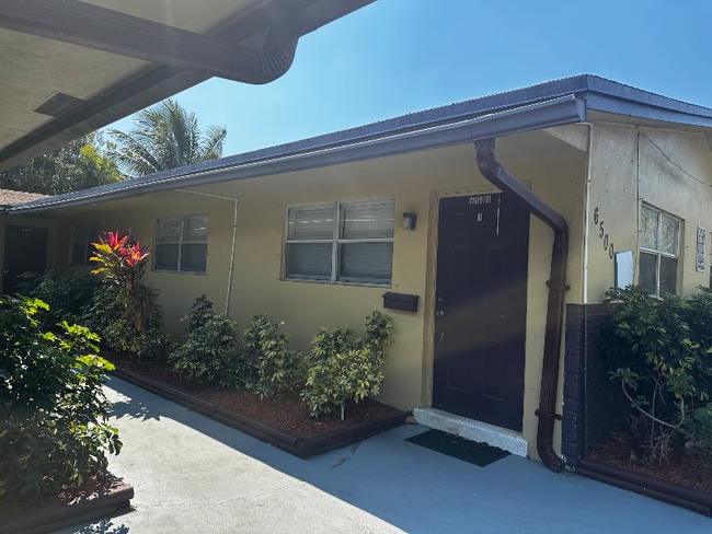 Building Photo - 6500 NW 20th Ct