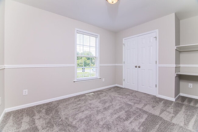 Building Photo - 147 Tralee Dr