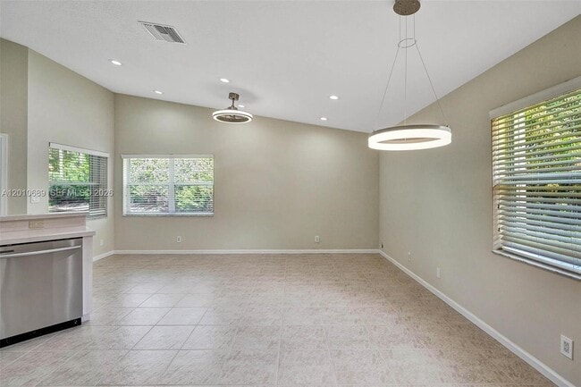 Building Photo - 10219 NW 48th Manor