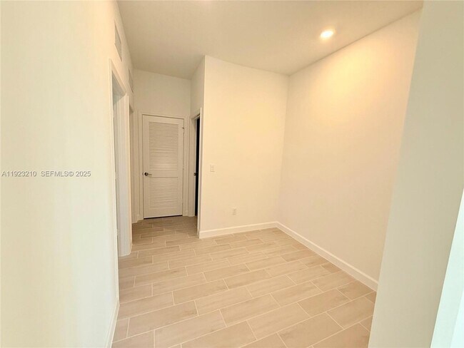 Building Photo - 19600 Whispering Crk Rd