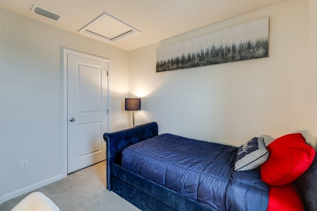 Building Photo - 6262 Pebblebrook Dr