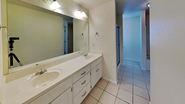 Building Photo - Beautiful 3 Bedroom 3 Bath Home - Moore Sc...