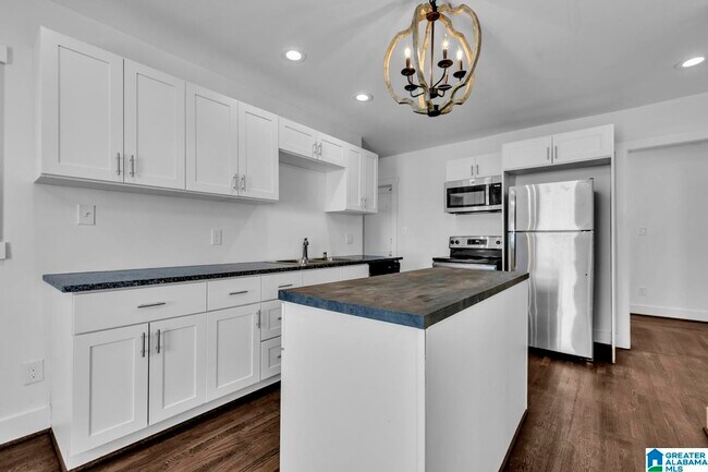 Building Photo - 305 Sterrett Ave