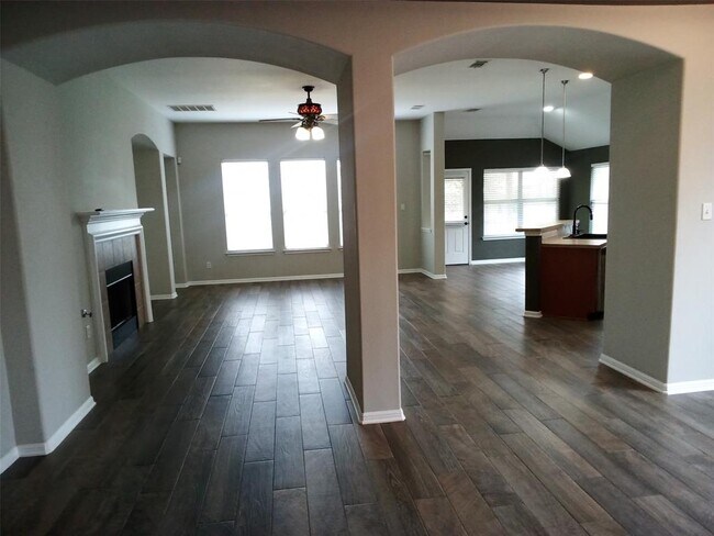 Building Photo - 6010 Long Champ Ct