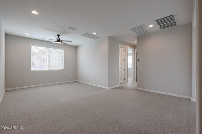 Building Photo - 2031 W Bramble Berry Ln