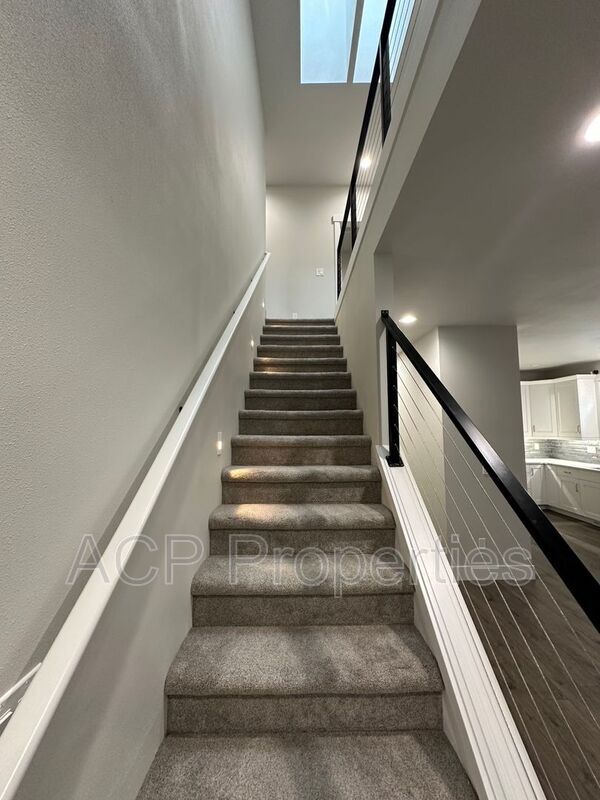 Building Photo - 8 Clematis Ln