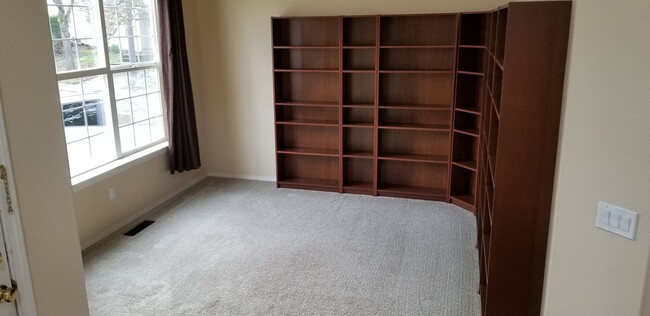 Building Photo - BETHANY CREST 3 BDRM, 2BTH