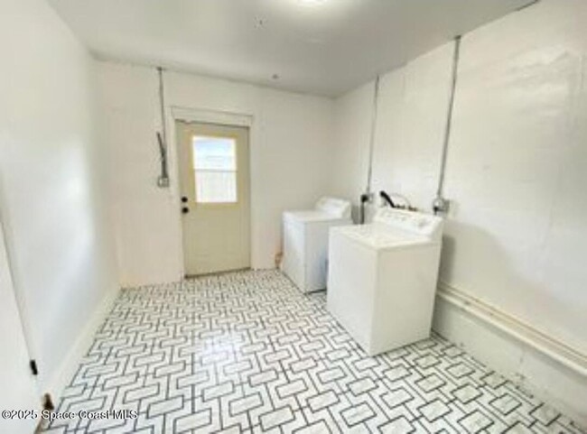 Building Photo - 719 Carissa Ave