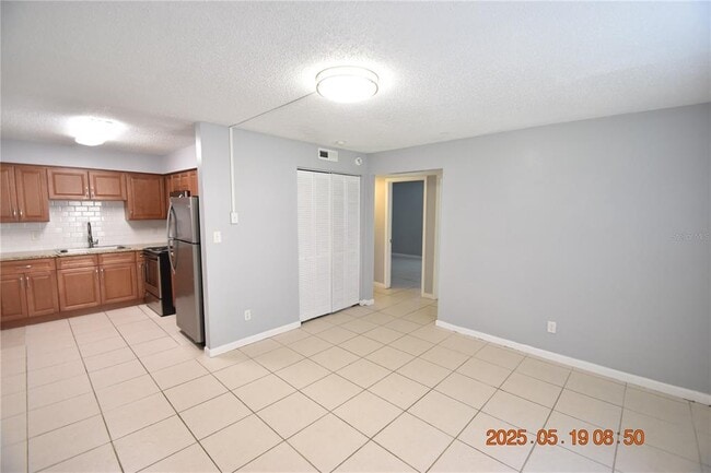 Building Photo - 2207 Irene St