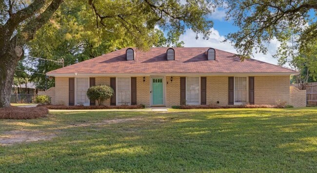 Building Photo - 1152 Woodbridge Dr