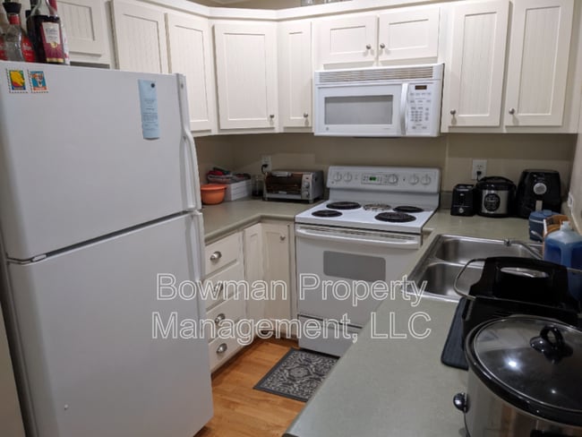 Building Photo - 490 S Barnett Shoals Rd