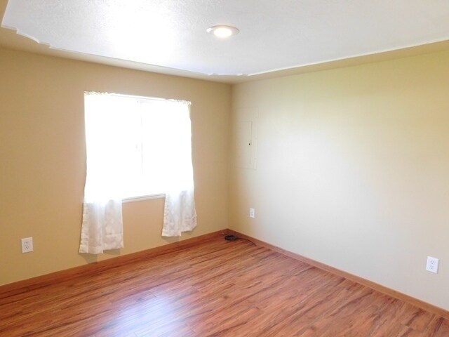 Building Photo - 2Bd/1Ba Single Story House - Available to ...