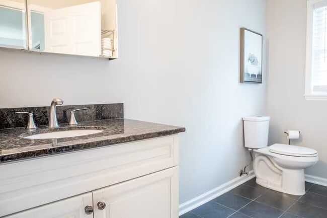 Building Photo - Horne Pl Main House