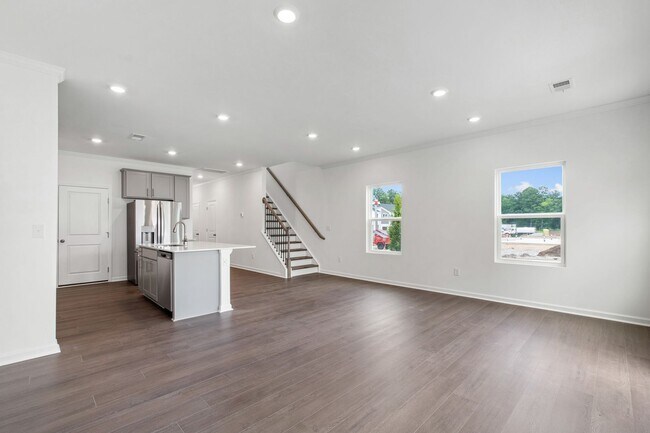 Building Photo - Spacious End-Unit 3-Bedroom Townhome in Pr...