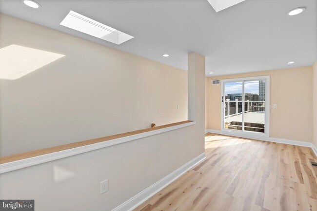 Building Photo - 919 Stiles St