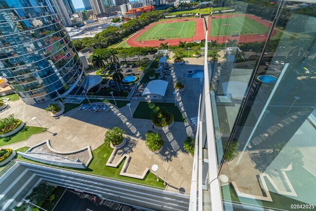 Building Photo - 2 BD/2 BA/2 Parking Condo in the Moana Pacific