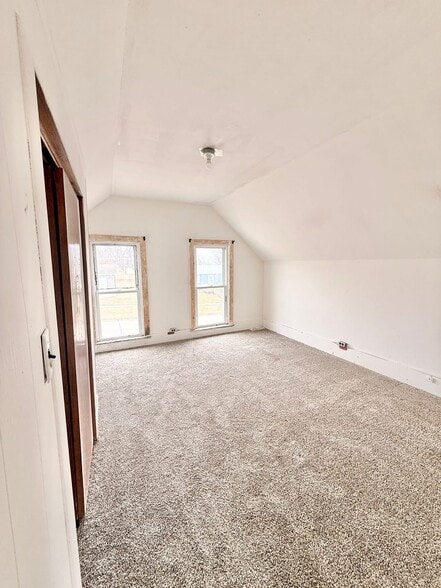 Building Photo - 705 Beautiful St