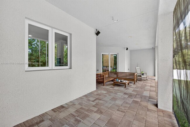 Building Photo - 18369 Mellen Ln