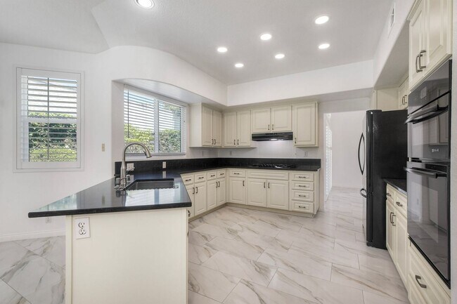 Building Photo - 4Bed/3bath in Rancho Del Oro~ Caspian