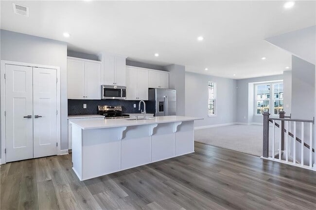 Building Photo - 3000 Zuma St