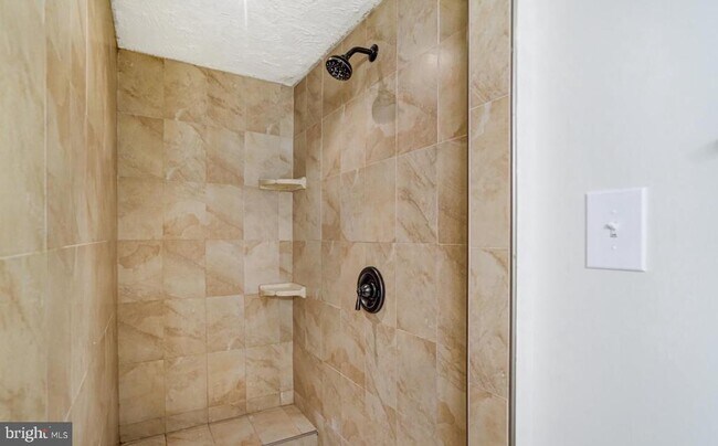 Building Photo - 3245 Rio Dr