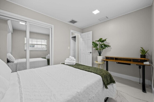 Building Photo - 10356 57th Way N