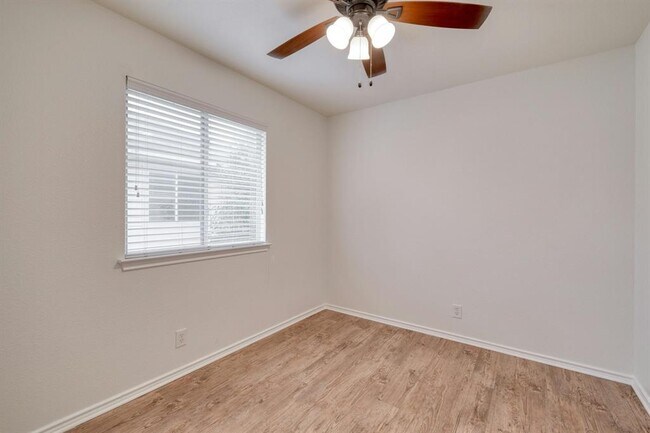 Building Photo - 104 Pinnacle Dr