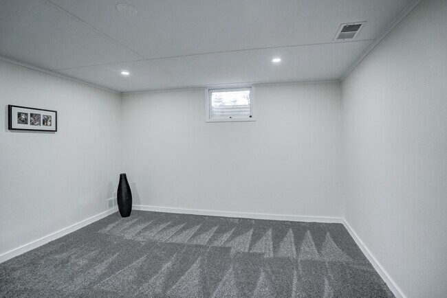 Building Photo - 4686 Capitol View Rd