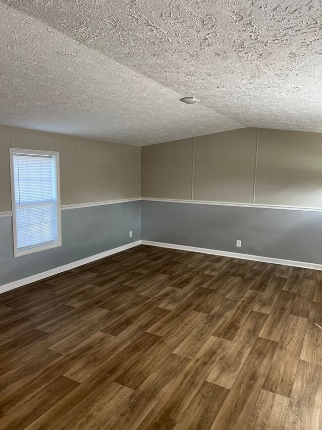 Building Photo - Fully Renovated & Pet Friendly 3 Bedroom, 2 Bathroom Home in Loris – No HOA!