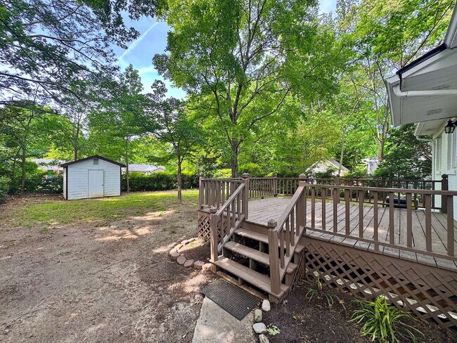 Building Photo - Well Maintained Home Minutes from Downtown Raleigh!