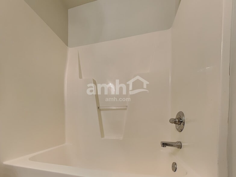 Building Photo - 71 Wolf Creek Ln