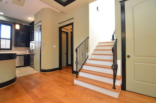 Building Photo - 1818 Binz St