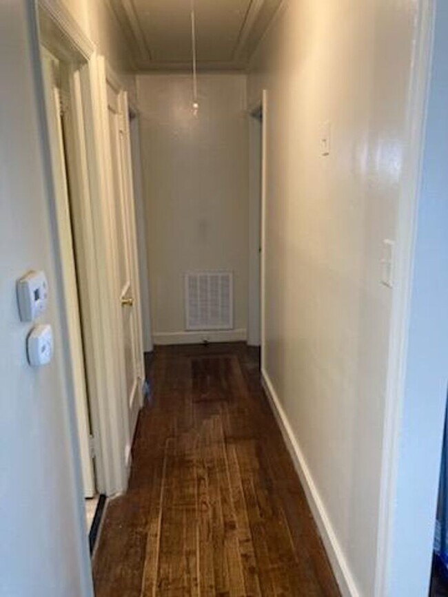 Building Photo - 2 Bedroom House
