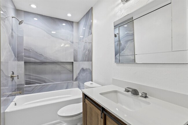 Building Photo - 545 Oak Hill Dr