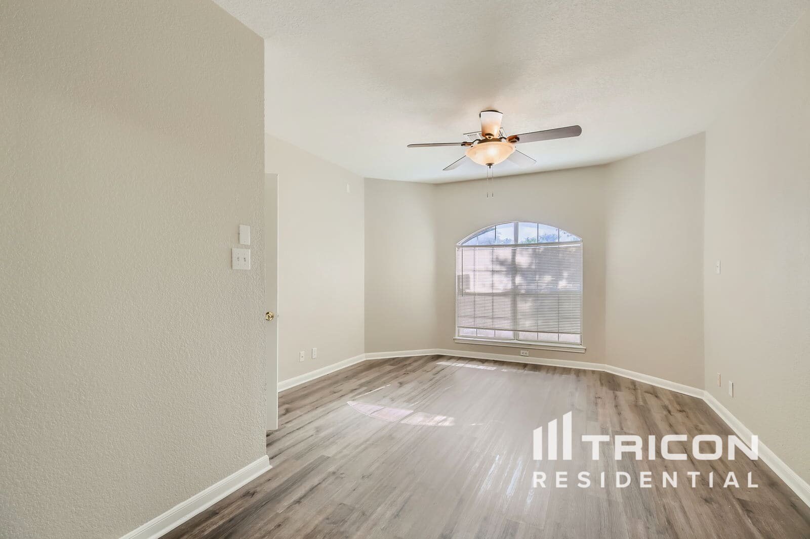 Building Photo - 12430 Canyon Ct