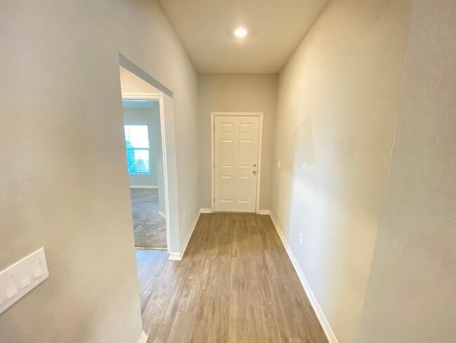 Building Photo - 188 Foxtail Loop