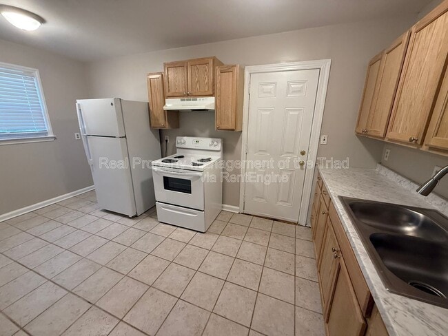 Building Photo - 803 Devon Dr