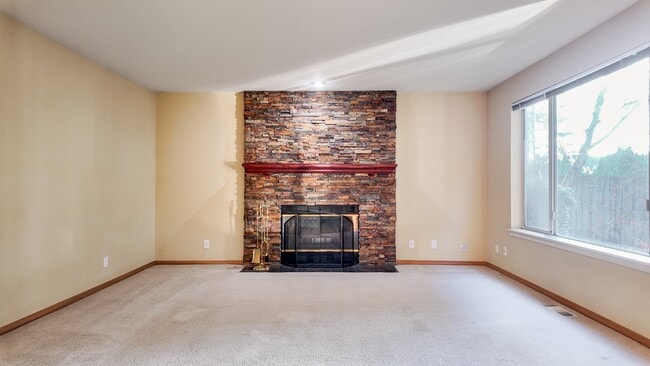 Building Photo - Spacious 4-Bed Home in East Meridian