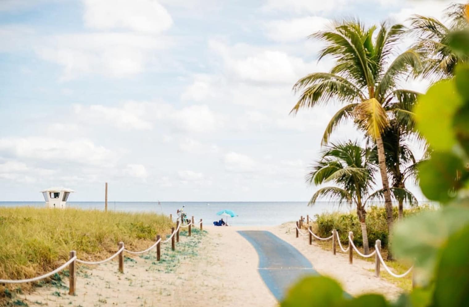 Building Photo - 906 N Riverside Dr