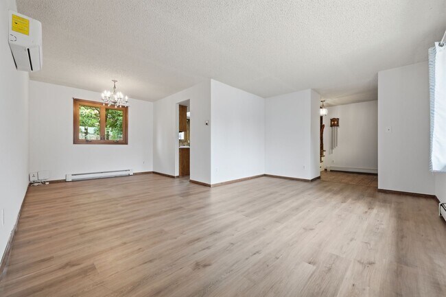 Building Photo - 7573 Lee Dr