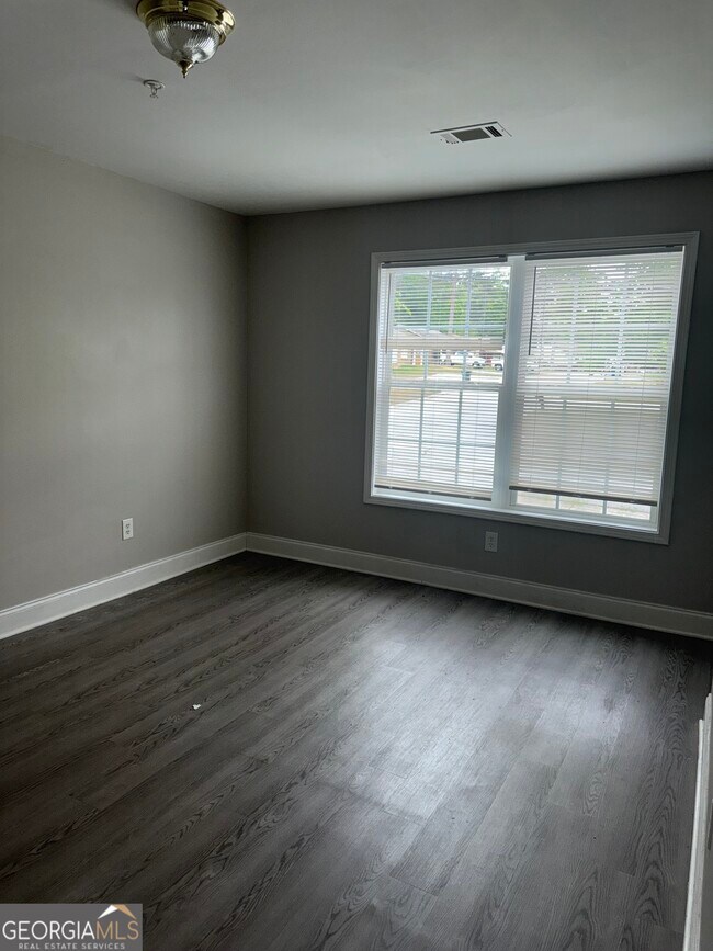 Building Photo - 1240 Pinedale Cir NW